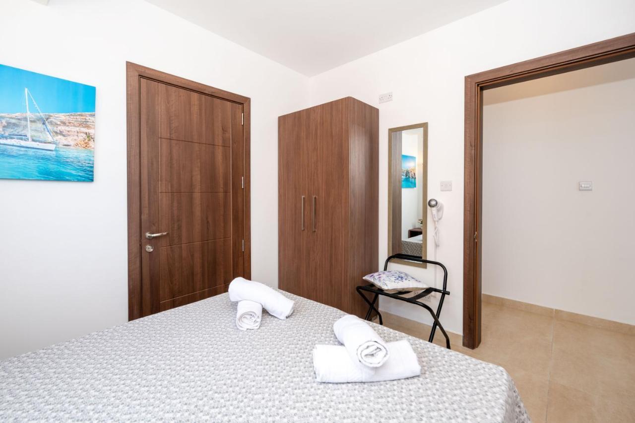 Islet Promenade Seafront Apartment With Large Corner Terrace By Getawaysmalta San Pawl il-Baħar Eksteriør billede