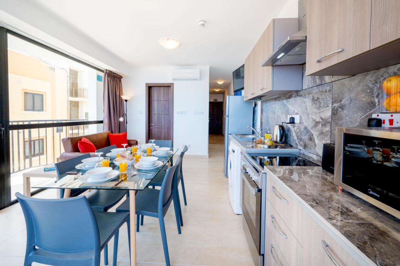 Islet Promenade Seafront Apartment With Large Corner Terrace By Getawaysmalta San Pawl il-Baħar Eksteriør billede