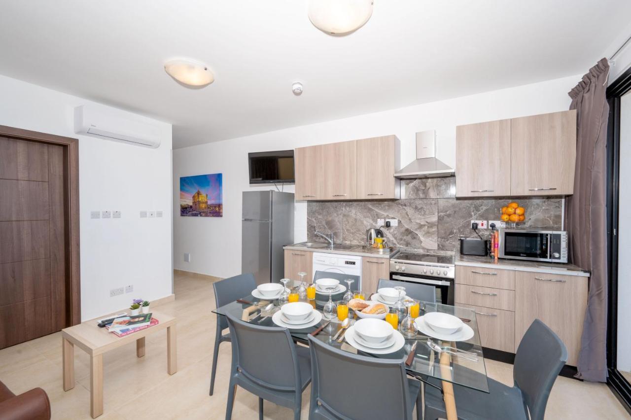 Islet Promenade Seafront Apartment With Large Corner Terrace By Getawaysmalta San Pawl il-Baħar Eksteriør billede