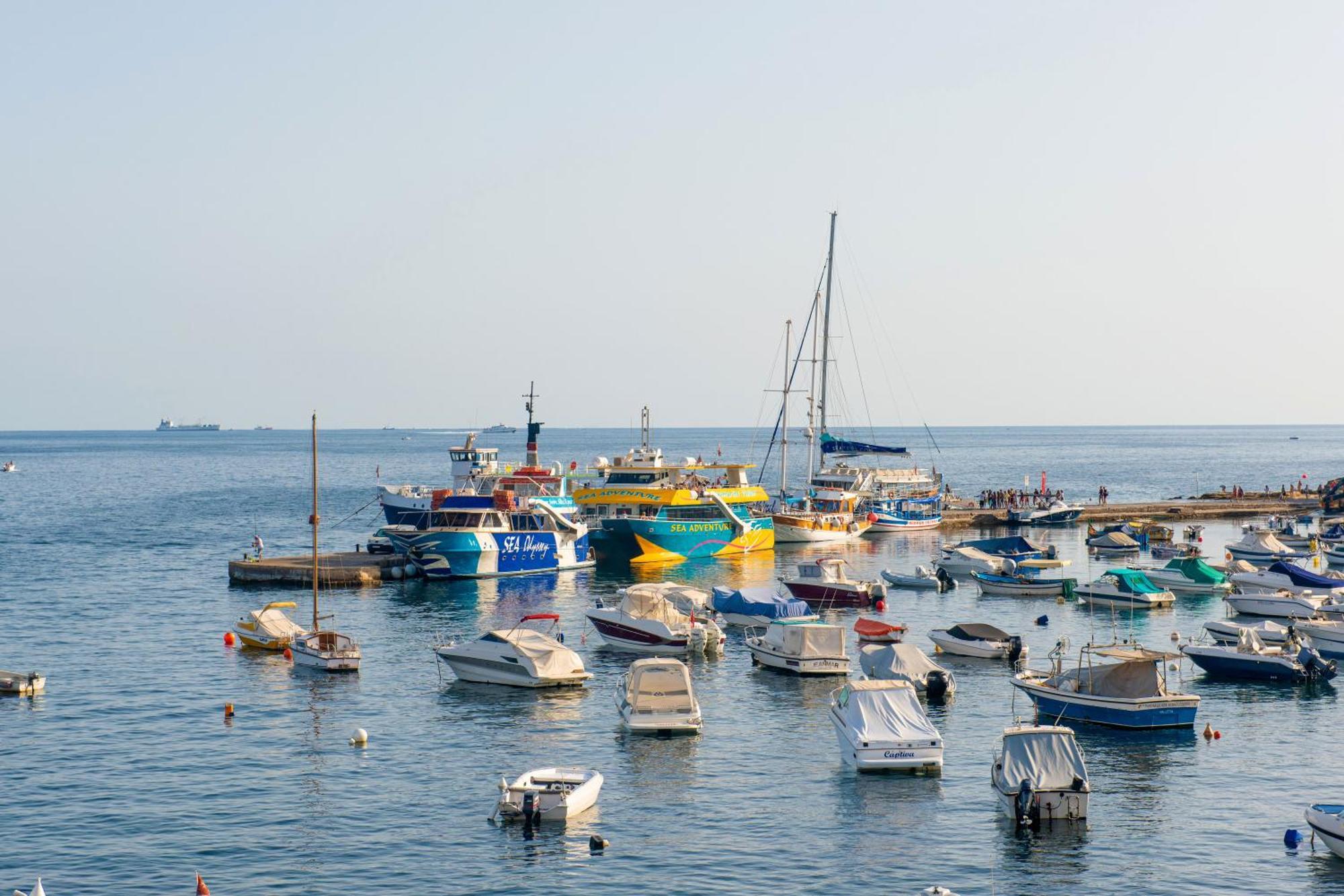 Islet Promenade Seafront Apartment With Large Corner Terrace By Getawaysmalta San Pawl il-Baħar Eksteriør billede