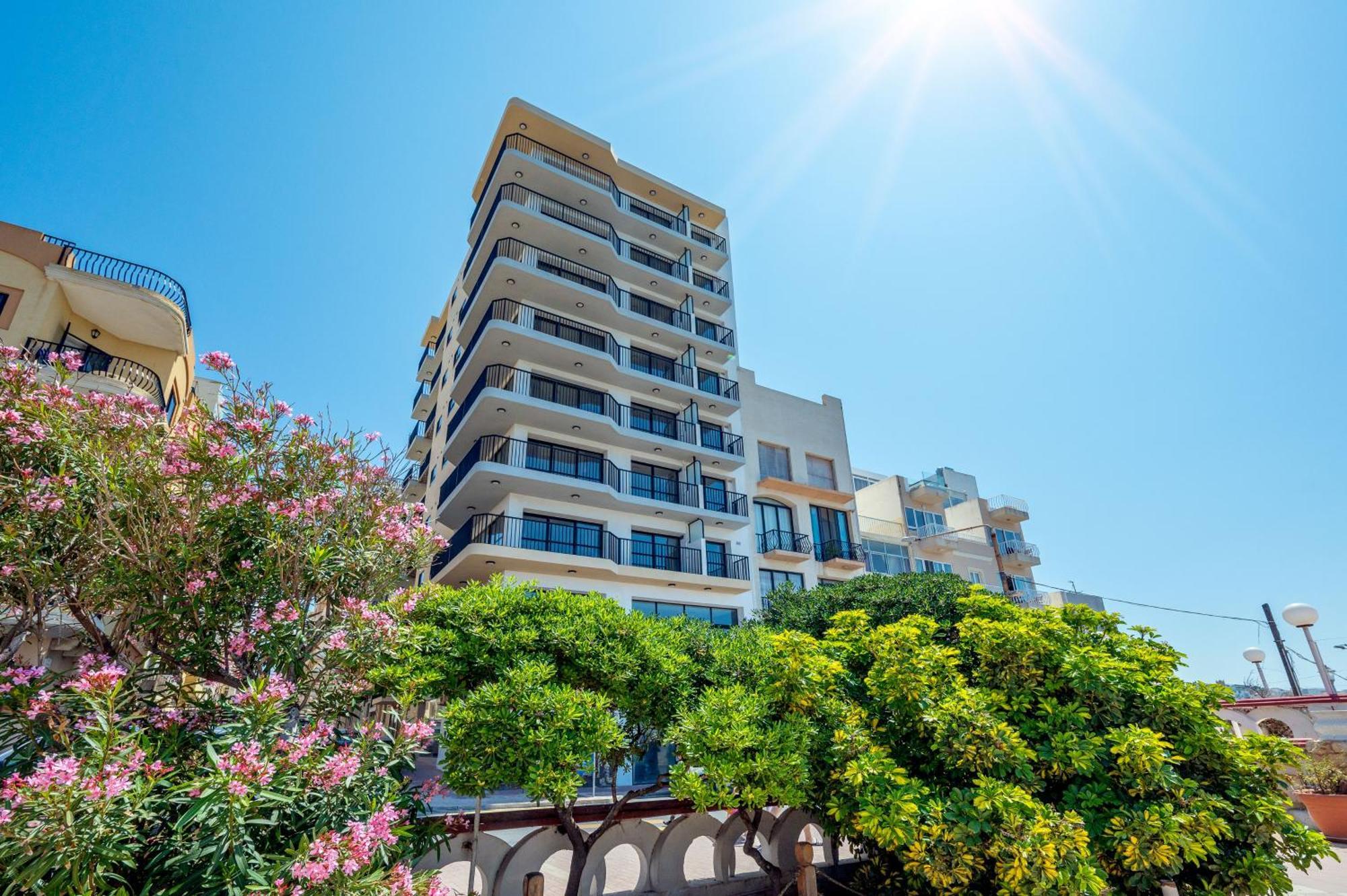 Islet Promenade Seafront Apartment With Large Corner Terrace By Getawaysmalta San Pawl il-Baħar Eksteriør billede