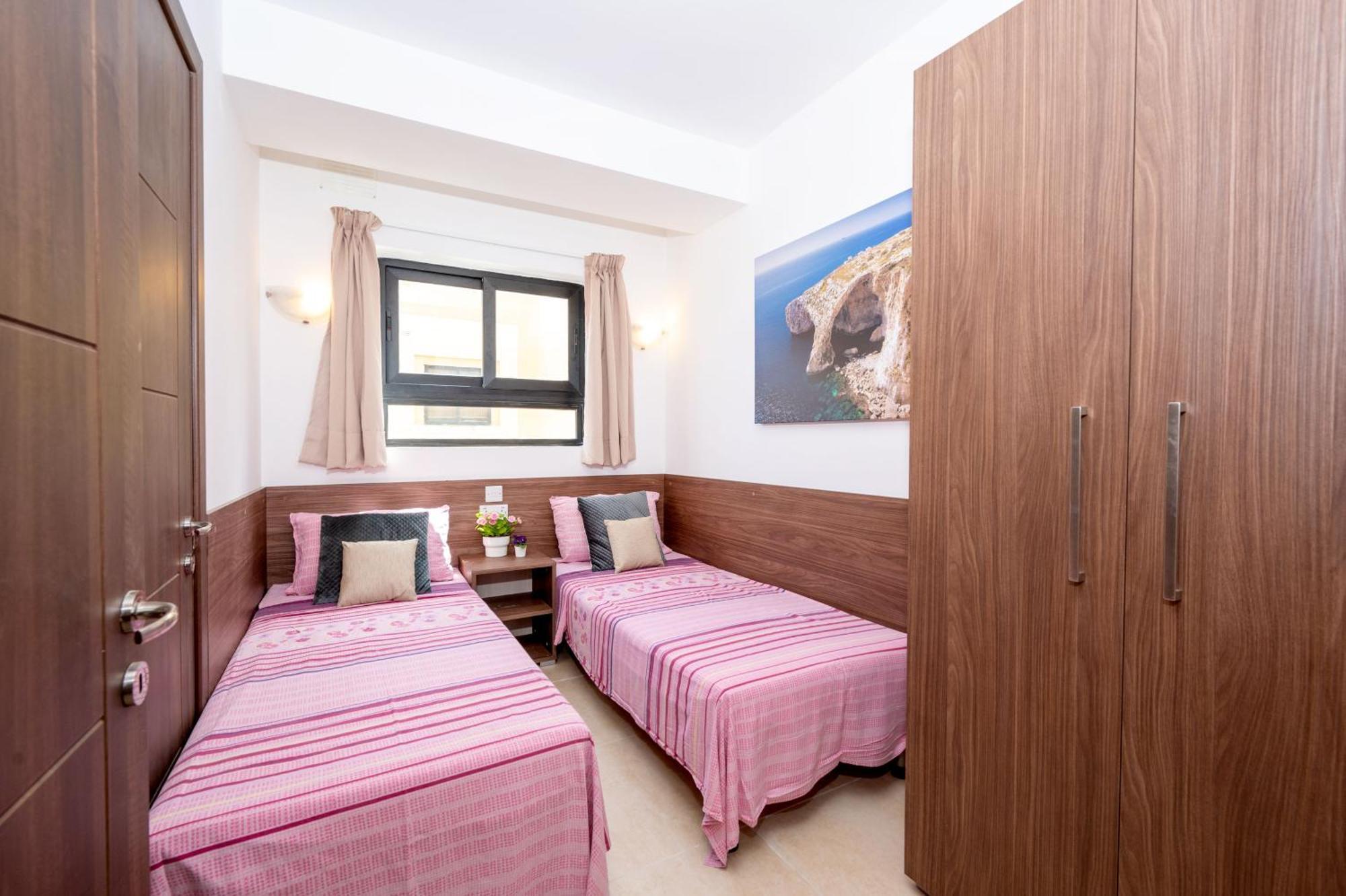 Islet Promenade Seafront Apartment With Large Corner Terrace By Getawaysmalta San Pawl il-Baħar Eksteriør billede